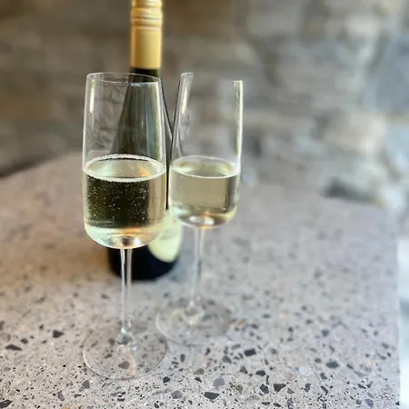 펜션 River Retreat Hideaway Sauna Leitrim 슬라이고